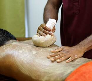 Kizhi Massage